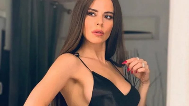 Simge Sağın'ın okulu açıldı