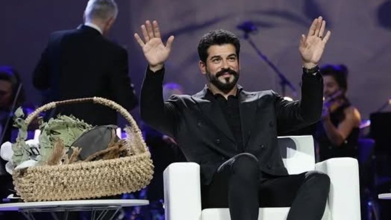 Moskova'dan Suudi Arabistan'a geçti! Burak Özçivit'in yanına oturmak 1 milyon dolar