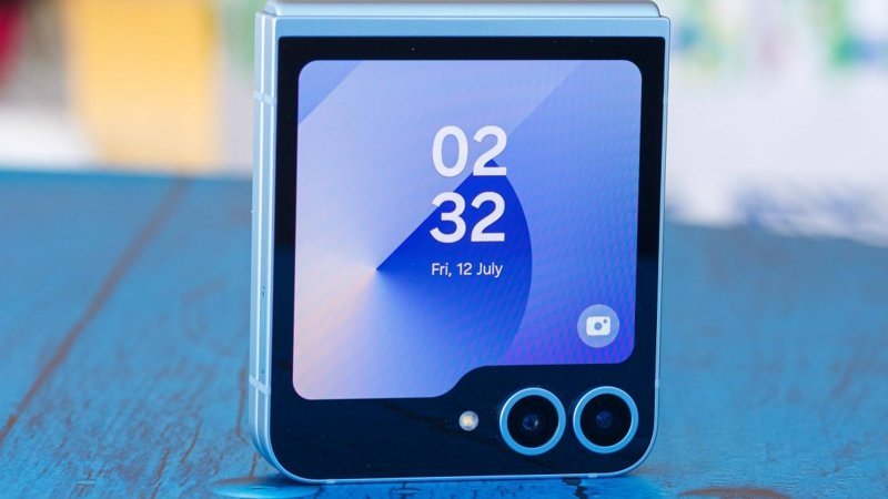 Samsung'dan uygun fiyatlı katlanabilir telefon: Galaxy Z Flip FE