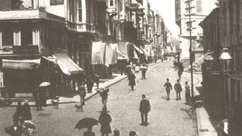 Tanzimat edebiyatındaki Batı özentisi ve buna karşılık özentiyi eleştiren yaklaşımlar