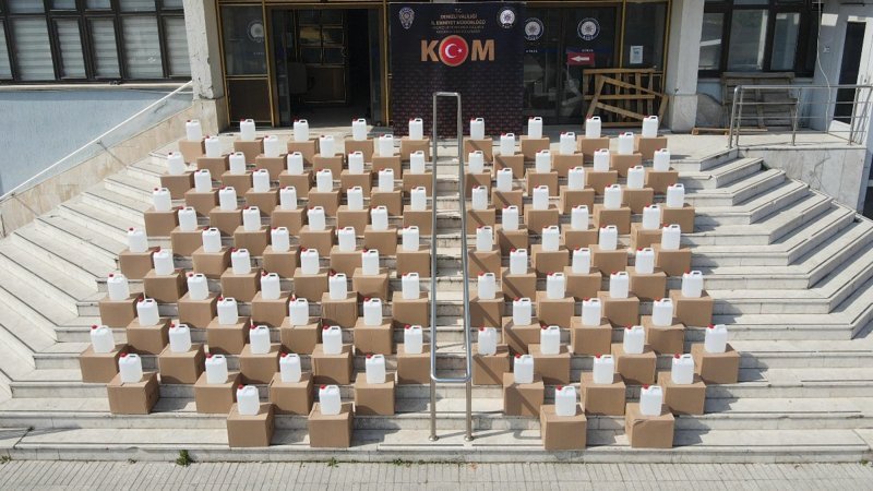 Denizli'de sahte alkol yapmaya çalışan şahıslar yakalandı