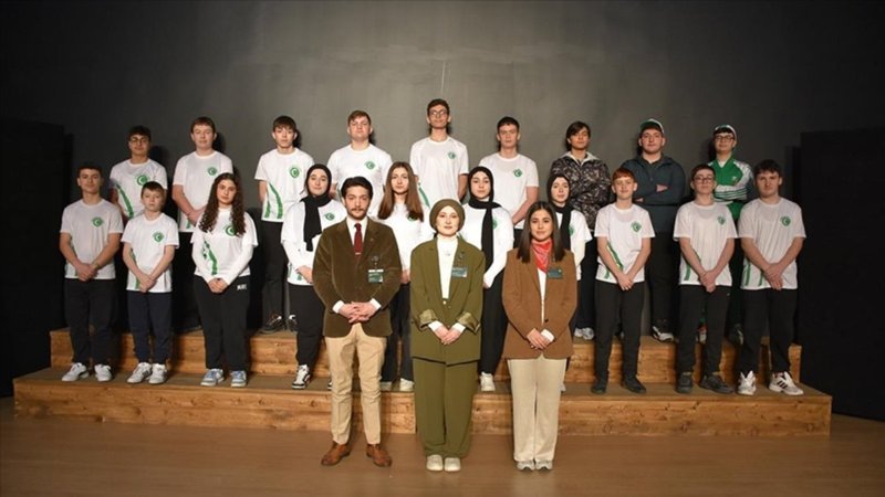 Öğrencilerinin bağımlılığa karşı farkındalık şiirini şarkıya uyarladılar