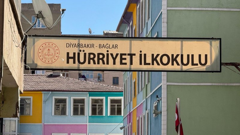 Diyarbakır'da okul çıkışında öğretmene bıçaklı saldırı