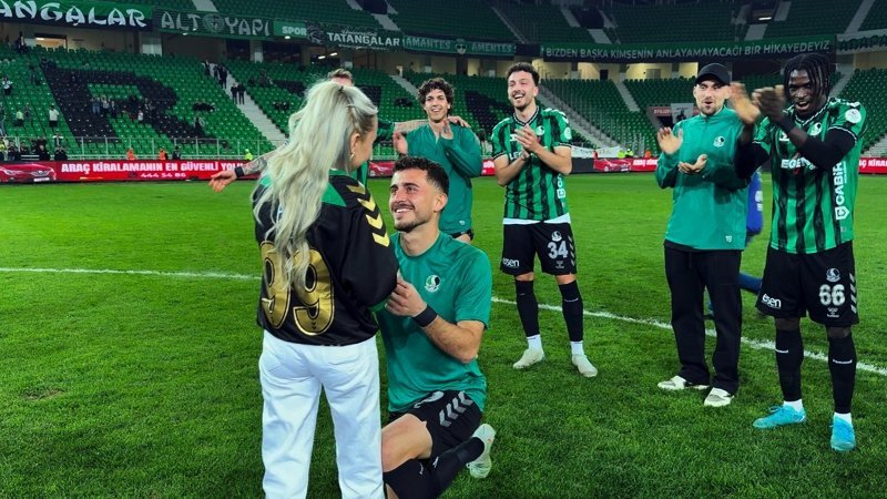 Sakaryasporlu futbolcu Alparslan Demir'den sahada sürpriz teklif